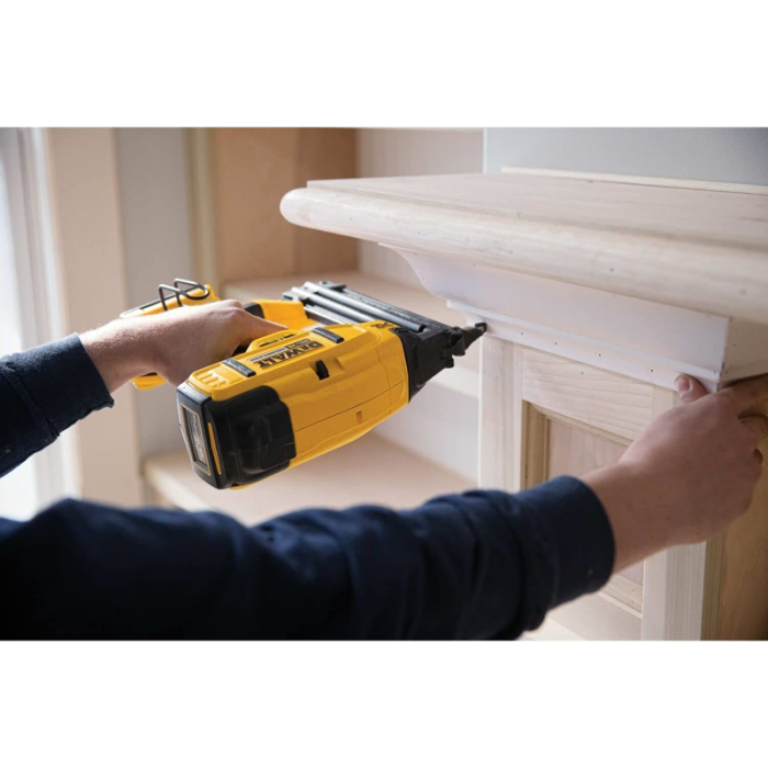 Clavadora inalambrica 20V Brushless DCN680D1 Dewalt